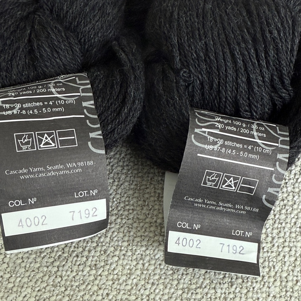 NWT Cascade 220 100% Peruvian Highland wool Yarn (2 skeins) - Picture 6 of 7